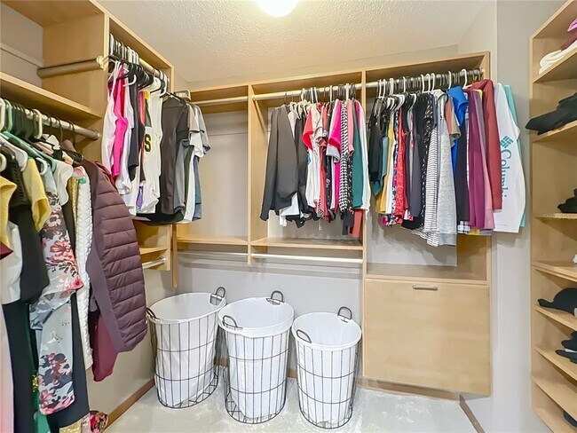 Building Photo - 4661 SW 7th Avenue Rd