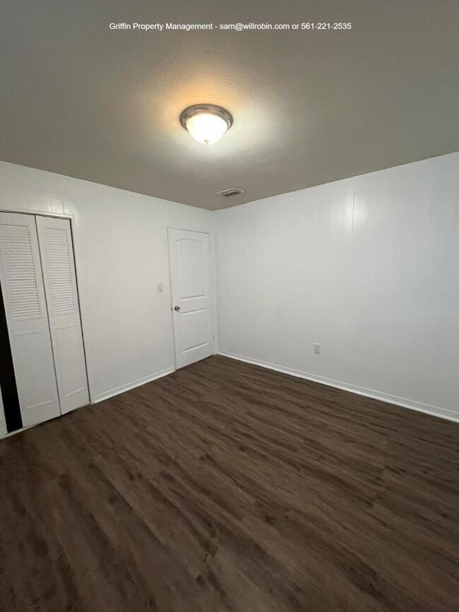 Building Photo - 1107 Calvary St