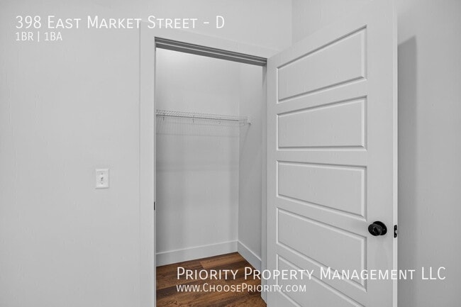 Building Photo - 398 E Market St