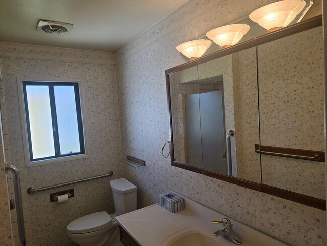 Building Photo - Spacious Single Family Home in Garden Grove for Lease