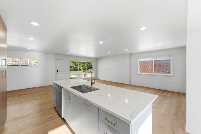 Building Photo - 1153 Buccaneer Dr