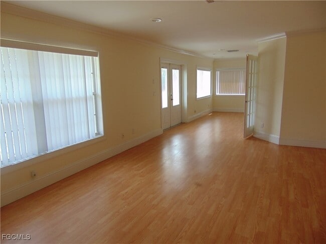 Building Photo - 713 Caloosa Estates Dr