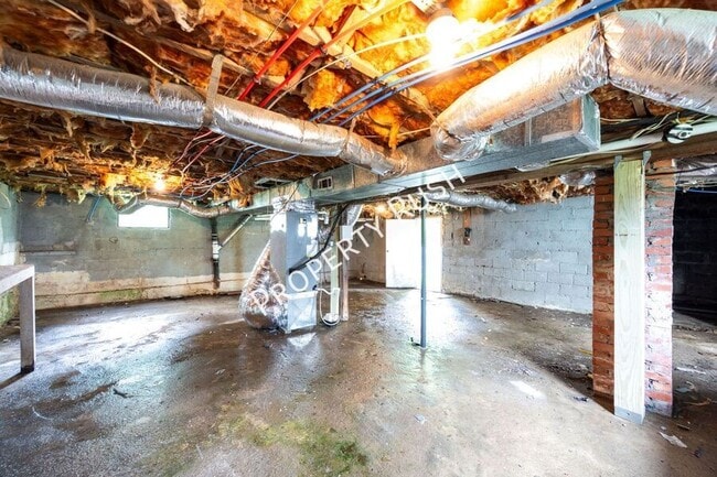 Building Photo - 45 Circle Dr