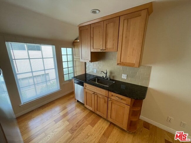 Building Photo - 3192 Queensbury Dr