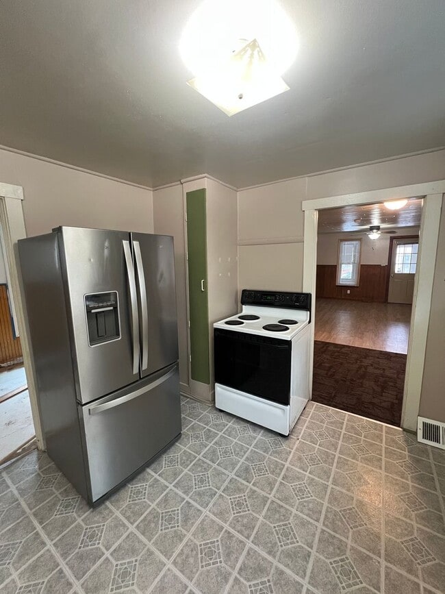 Building Photo - 32 5th Ave