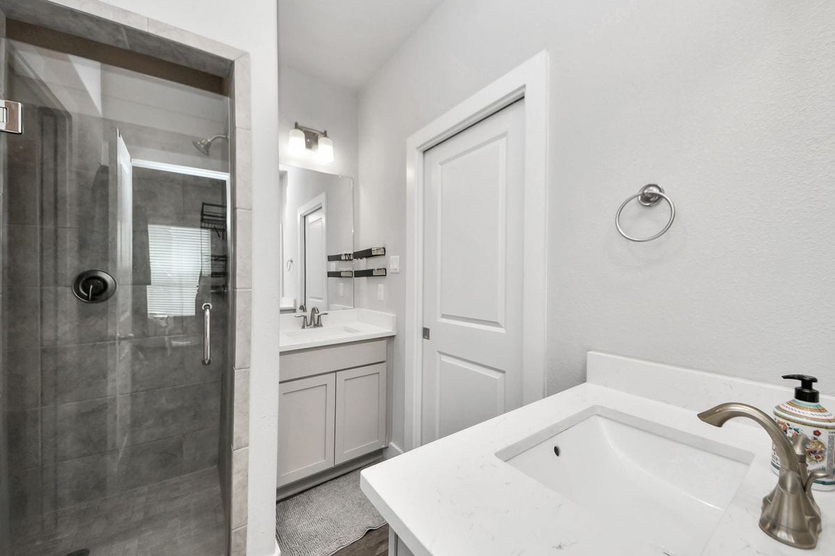 Building Photo - 1743 Cove Cres Ct