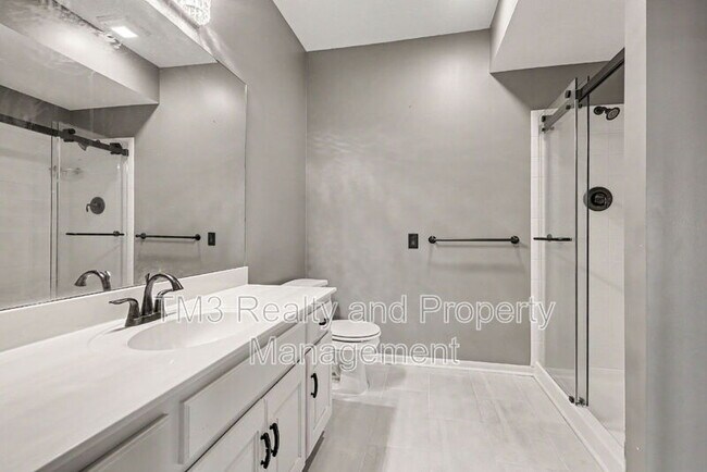 Building Photo - 5605 NE Coral Dr