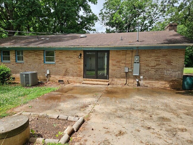 Building Photo - 3700 Miller Dr