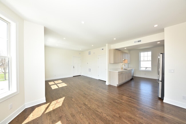 Building Photo - 104 E Prospect St