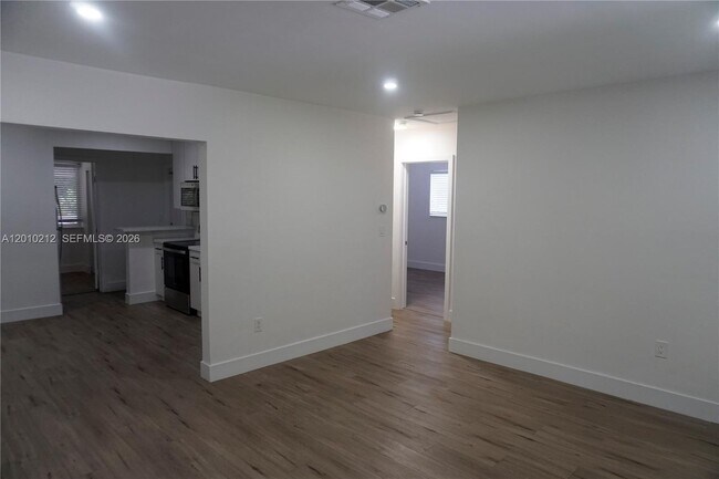 Building Photo - 11043 SW 79th Ave