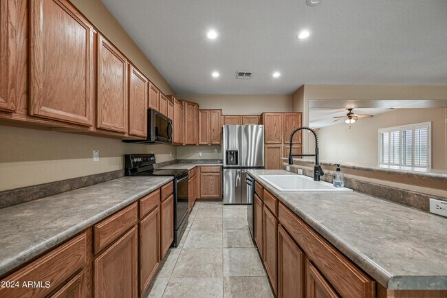 Building Photo - 12818 W Mulberry Dr