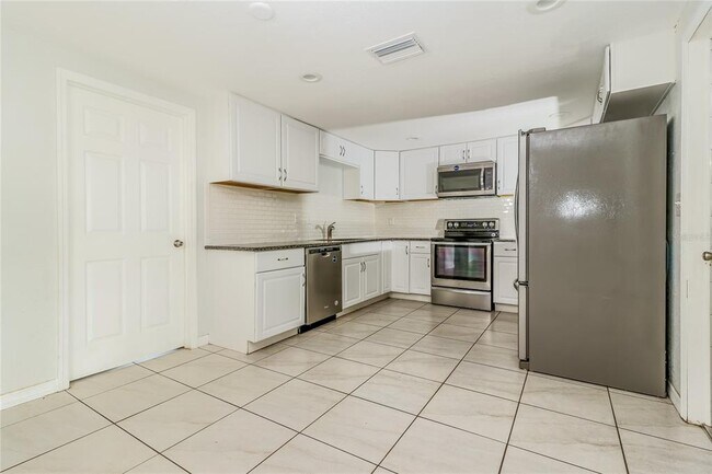Building Photo - 5815 Dahlia Ave