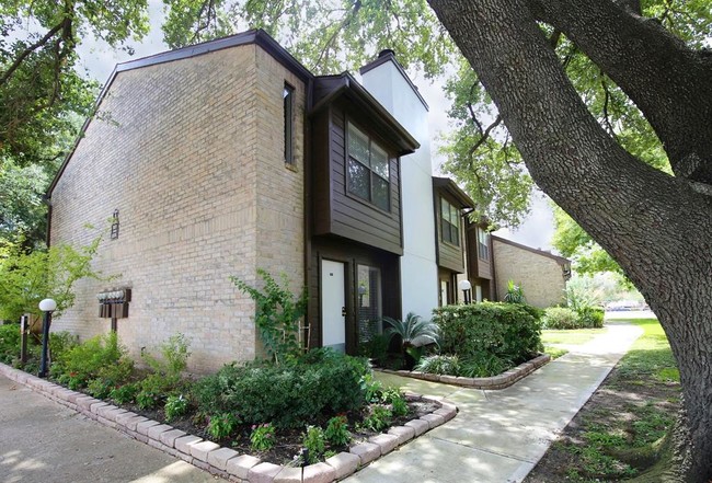 Building Photo - 2601 S Braeswood Blvd