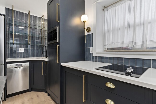 Building Photo - 276 E Broadway