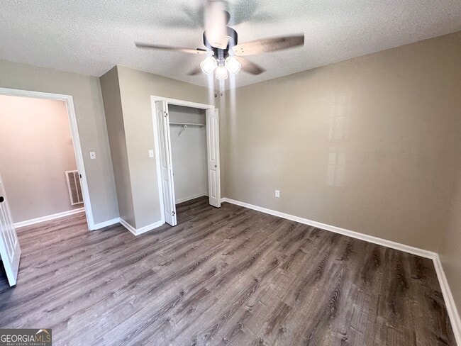 Building Photo - 304 Pinewood Dr