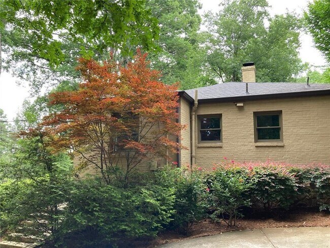 Building Photo - 49 Putnam Cir NE