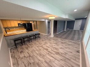 Building Photo - 806 S Fox Rdg Dr