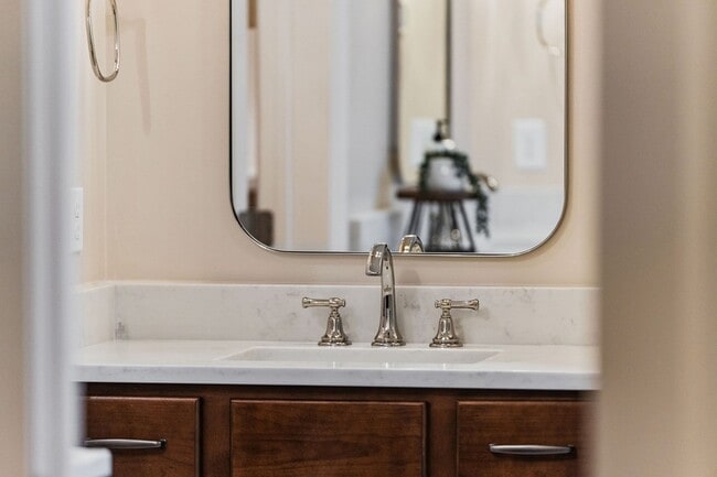 Building Photo - 1036 Clifton St