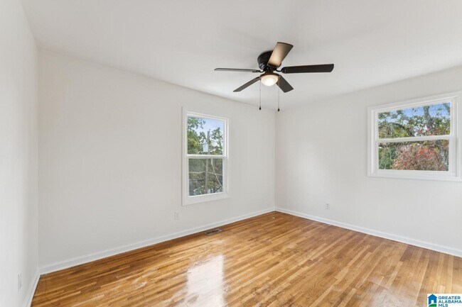 Building Photo - 1404 4th Pl NW