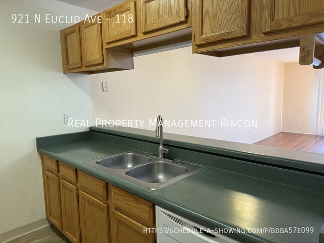 Building Photo - 921 N Euclid Ave