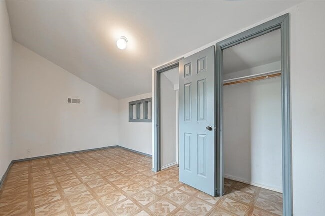 Building Photo - 940 Somercotes Ln