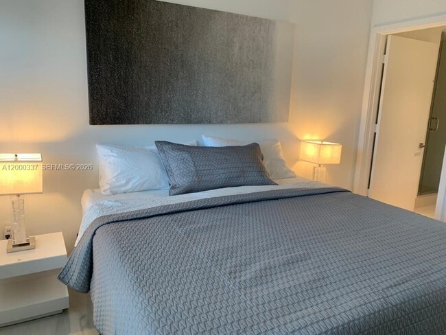 Building Photo - 650 NE 32nd St