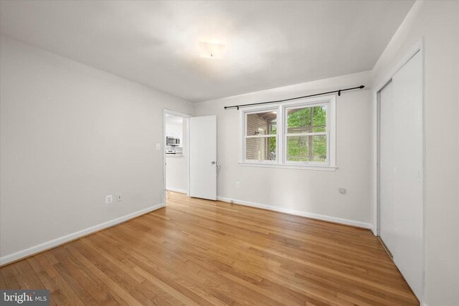 Building Photo - 877 N Nottingham St