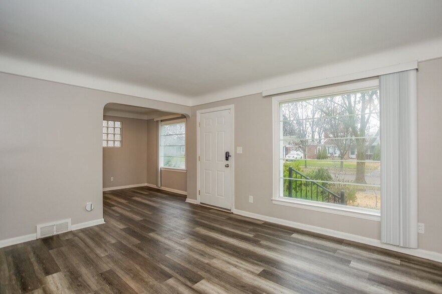 Building Photo - 20894 Lancaster St