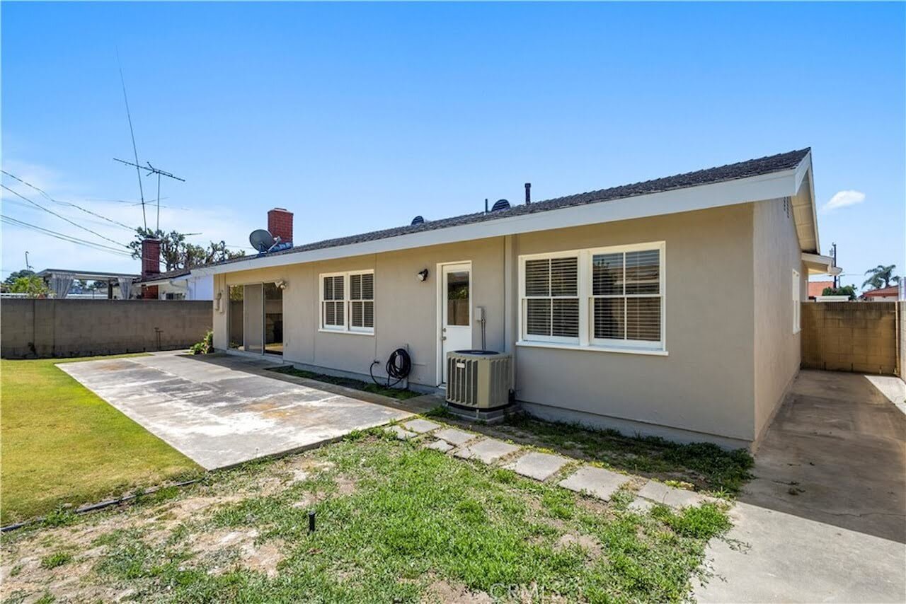 Building Photo - 6061 Dundee Dr