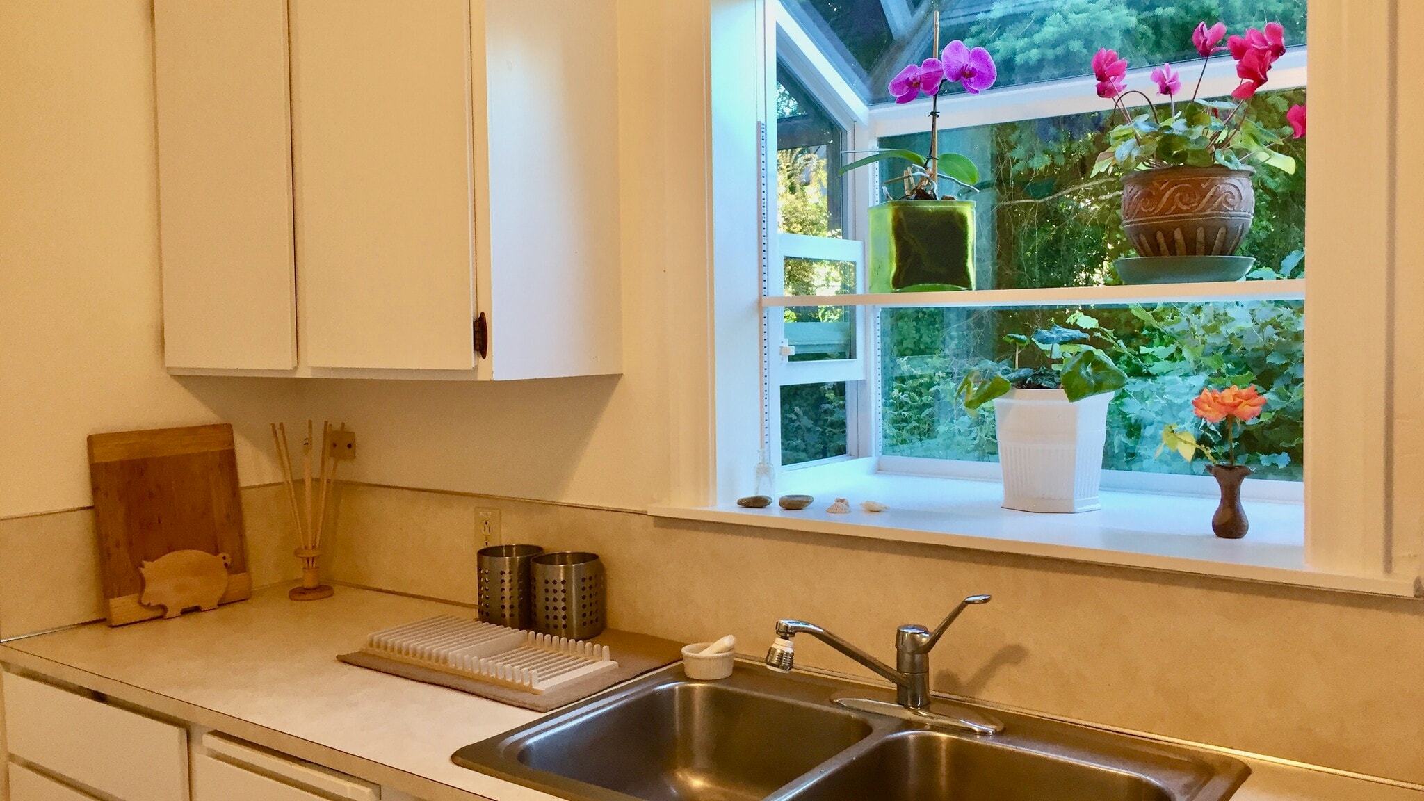 Kitchen - 1103 Brawne Avenue NW