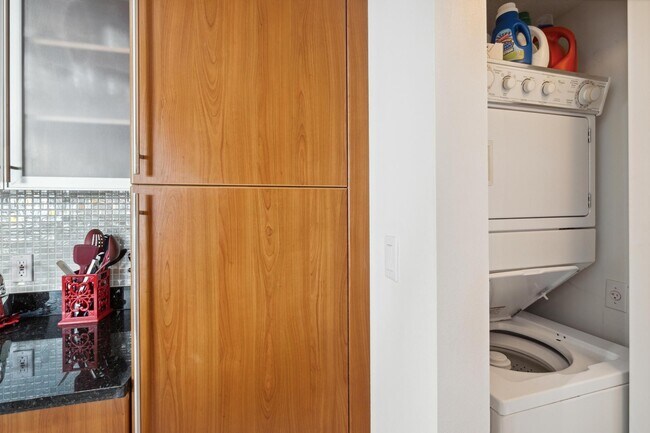 Building Photo - 1551 N Flagler Dr