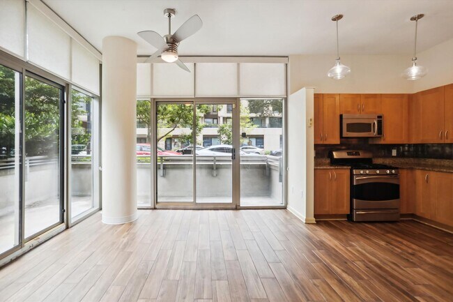 Building Photo - 811 4th St NW