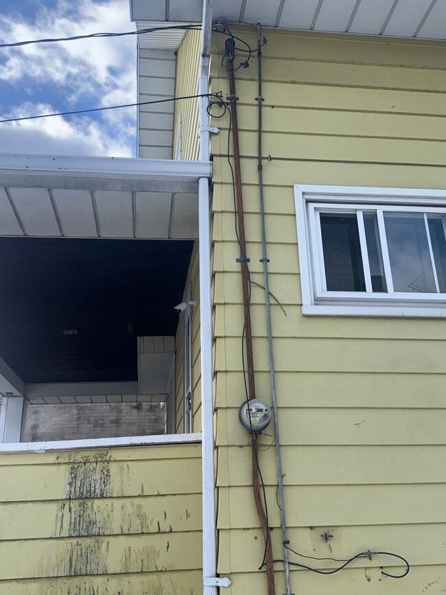 Building Photo - 111 E Livingston Dr