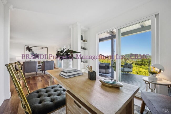 Building Photo - Resort Style Living in Prime Tiburon Location!