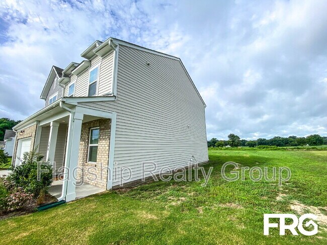 Building Photo - 300 Kenison Way