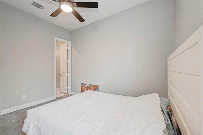 Building Photo - 5411 Camaguey St