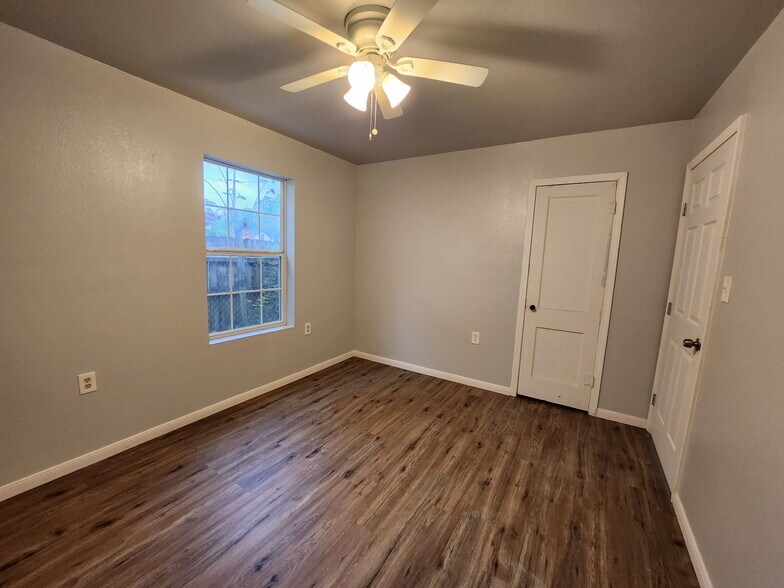 Building Photo - 485 Garland St