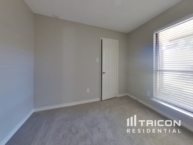 Building Photo - 4704 Wineberry Dr