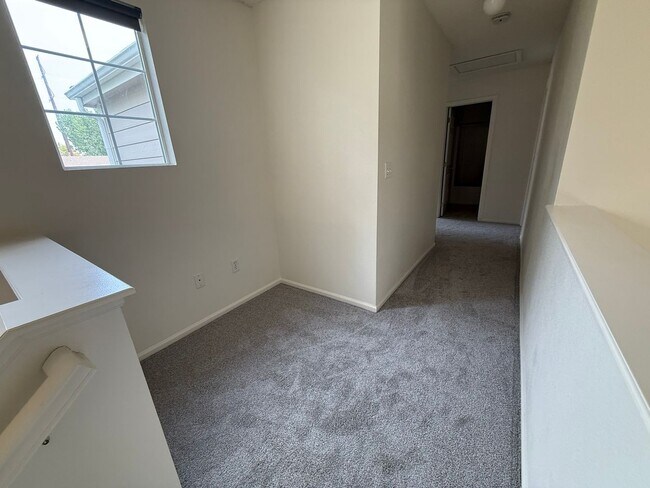Building Photo - Refreshed 3-Bedroom Home in Waterglen Neig...