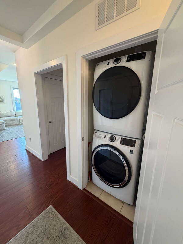 Building Photo - 1107 S Walter Reed Dr