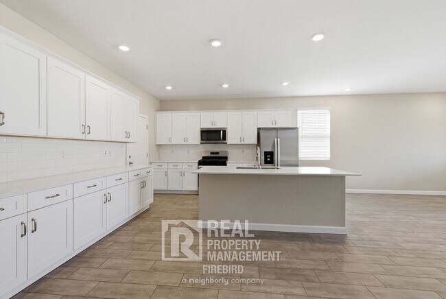 Building Photo - 16808 W Cavedale Dr