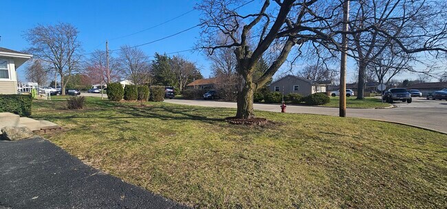 Building Photo - 1055 Kenmore Ave