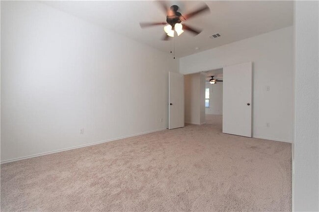 Building Photo - 2204 Old Sterling Rd