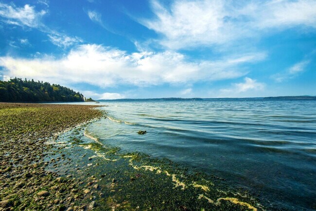 Building Photo - 4905-B Southwest Othello Street-SI ID1271726P