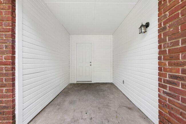 Building Photo - 2345 Park Vista Dr