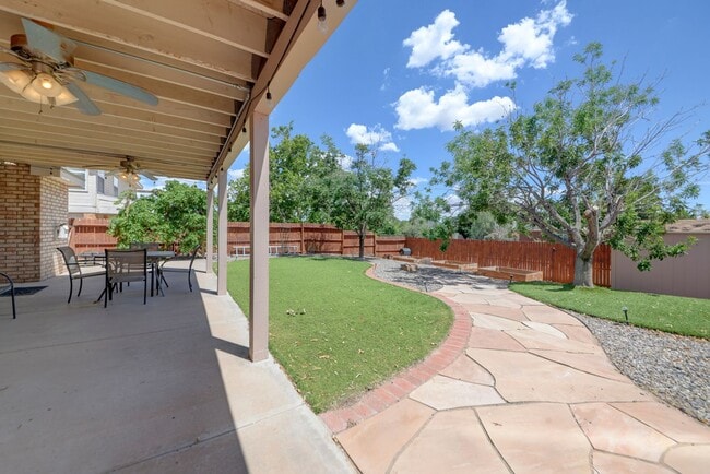 Building Photo - Fully Furnished 3-Bedroom Home Near Petroglyph Monument