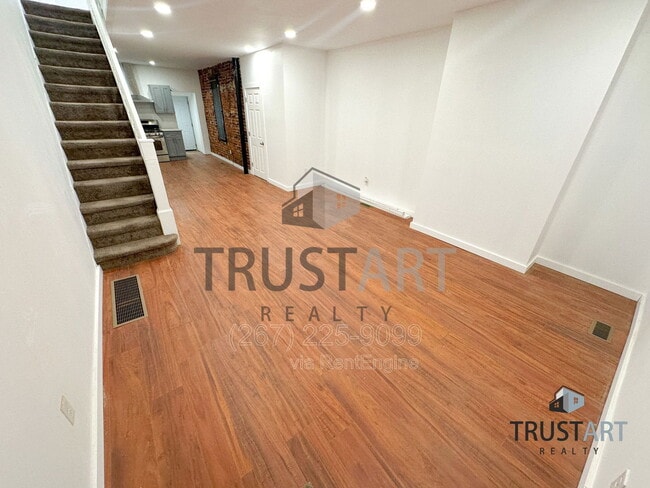 Building Photo - 5013 Parrish St