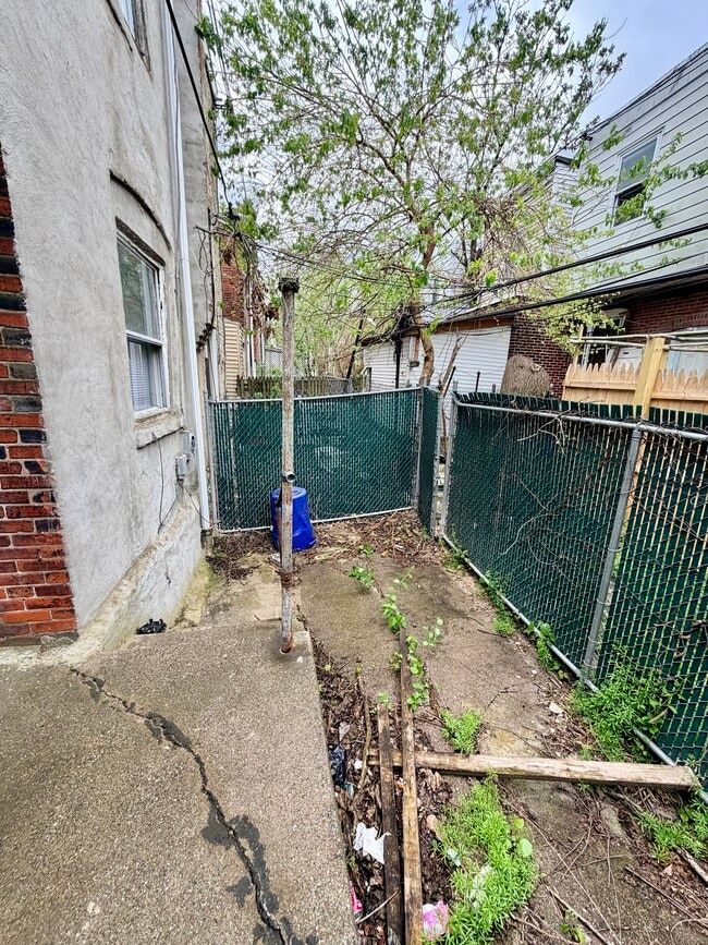 Building Photo - 6525 Saybrook Ave