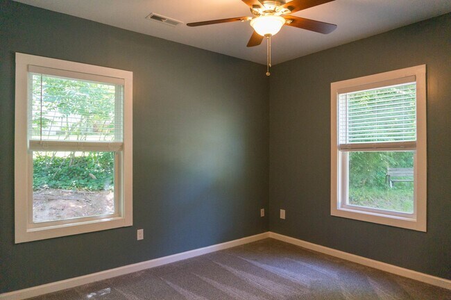 Building Photo - Beautiful Home in Prime West Asheville