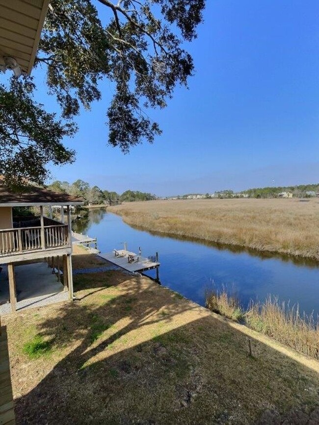 Building Photo - Fully furnished 2-bedroom house on the bayou